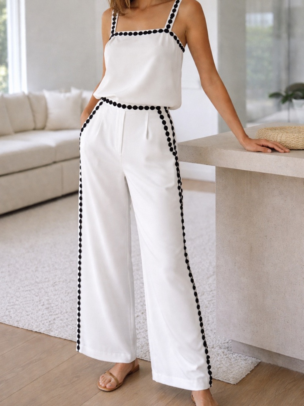 Elegant White Wide-Leg Pants with Black Trim size  XS